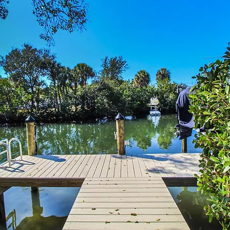 Dockside Paradise